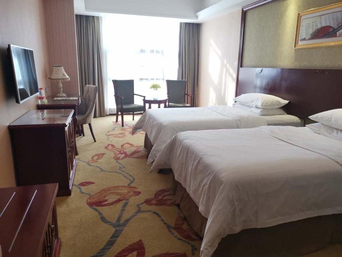 Vienna Hotel Chaozhou Plaza Bagian luar foto