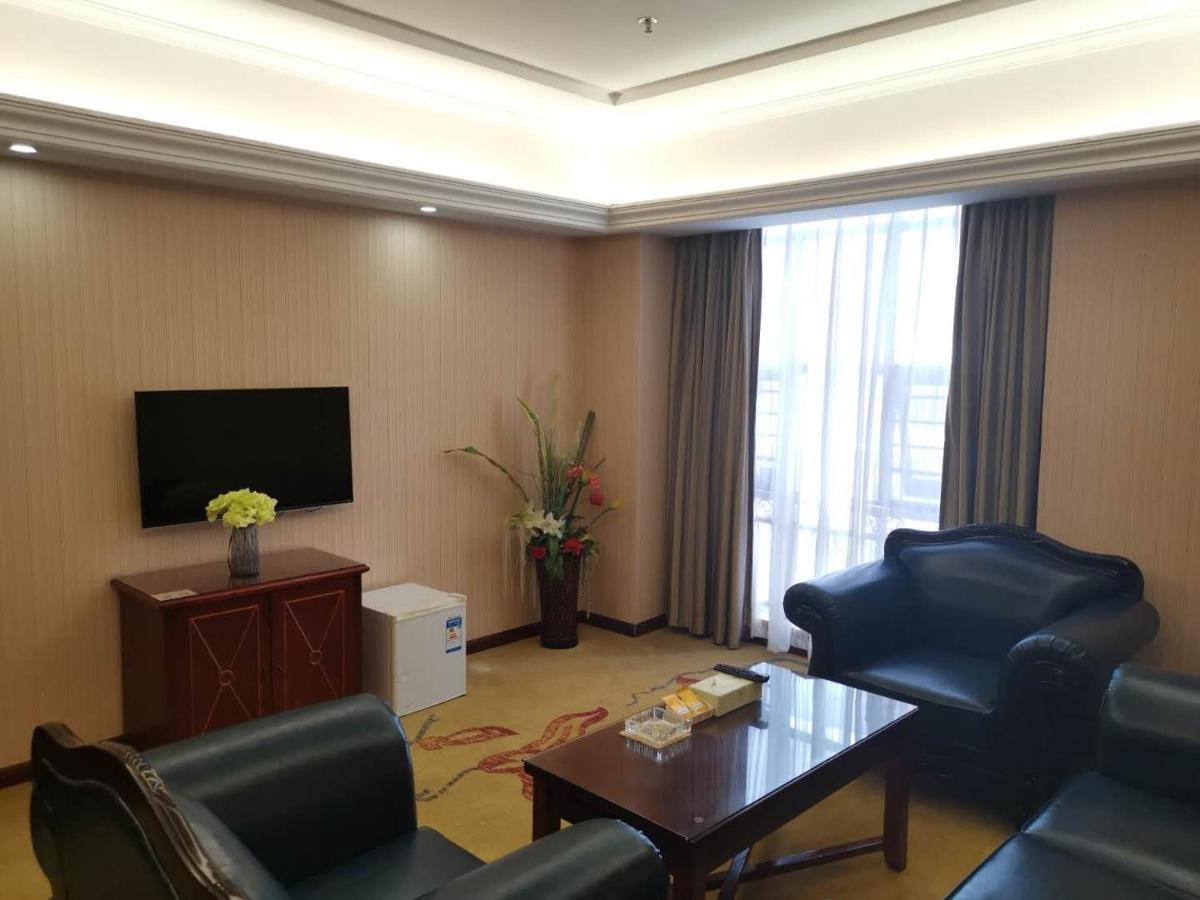 Vienna Hotel Chaozhou Plaza Bagian luar foto