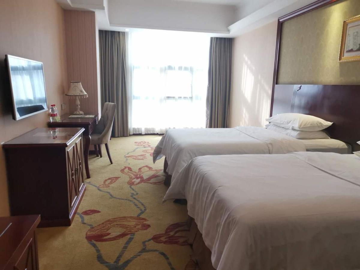 Vienna Hotel Chaozhou Plaza Bagian luar foto